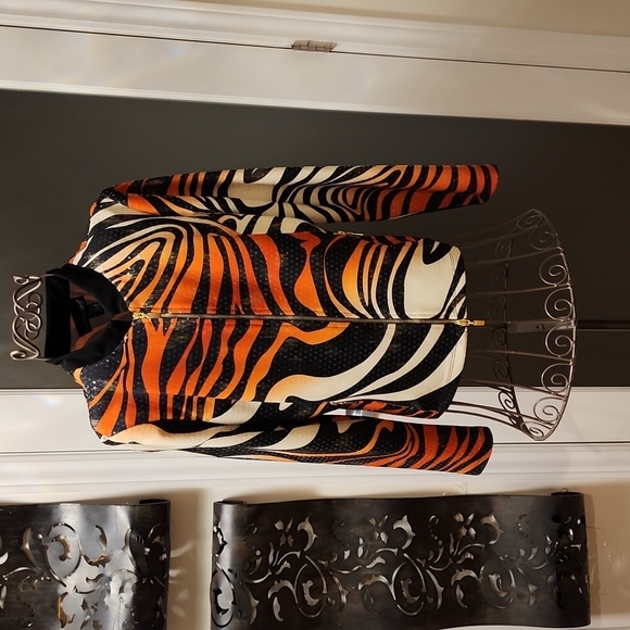 Beautiful Frank Lyman sequin animal print bomber jacket - Picture 1 of 4